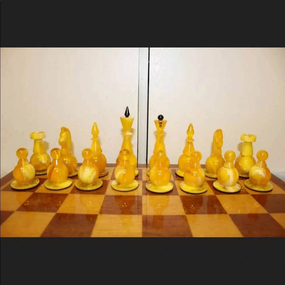 Baltic Sea Amber Vintage Chess Gift Set - Picture 9 of 11